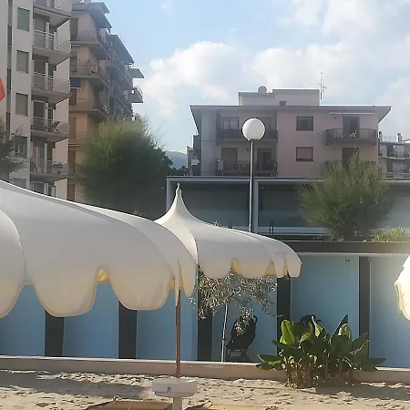 Casa Di Giusy Al Mare 阿尔玛·迪·塔吉亚